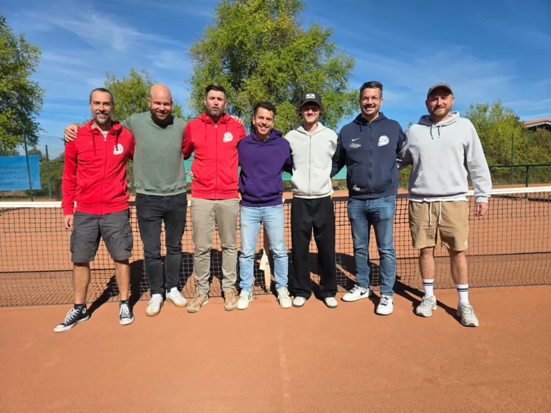 Die neue Vorstandschaft des TC Malsch 2000 auf dem Tennisplatz