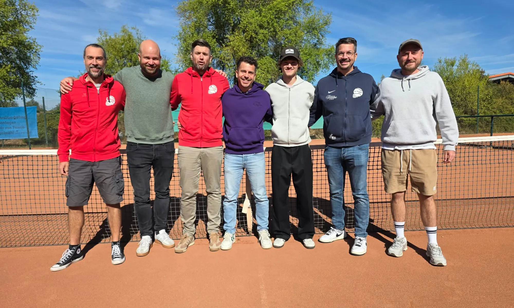 Die neue Vorstandschaft des TC Malsch 2000 auf dem Tennisplatz