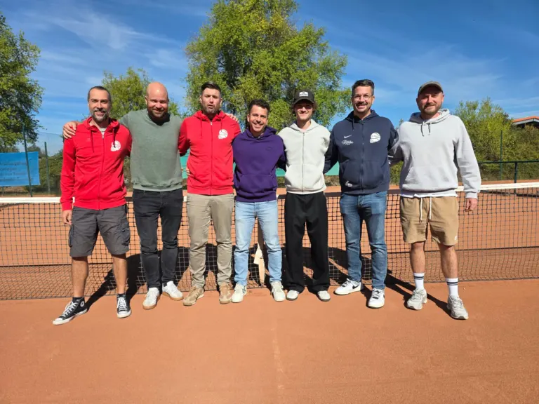 Die neue Vorstandschaft des TC Malsch 2000 auf dem Tennisplatz